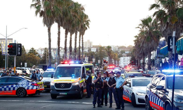 Police secure Bondi Beach after multiple people died after a shooting. Picture: Jonathan Ng