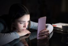 Issues with social media start to rise when it is used heavily and passively, like for ‘doom scrolling’. Picture: iStock/AntonioGuillem.